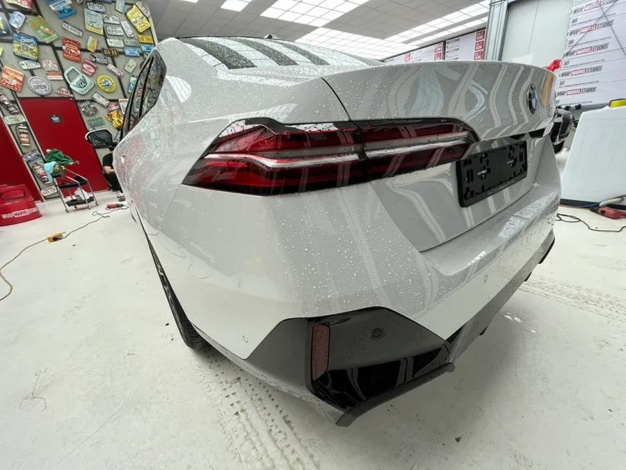 BMW 5 Series vinyl wrap - BMW 5 Series Vinyl Wrap Review: Sporty Chrome Delete photo 4