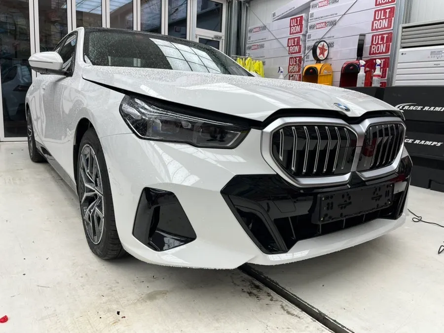 BMW 5 Seriesのカーラッピング事例｜費用目安・仕上がり 施工写真 2-2