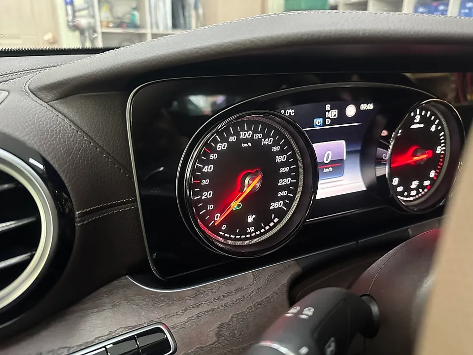 Mercedes-Benz E-Class W213 ambient lighting - Mercedes-Benz E-Class W213 Ambient Lighting Review photo 3