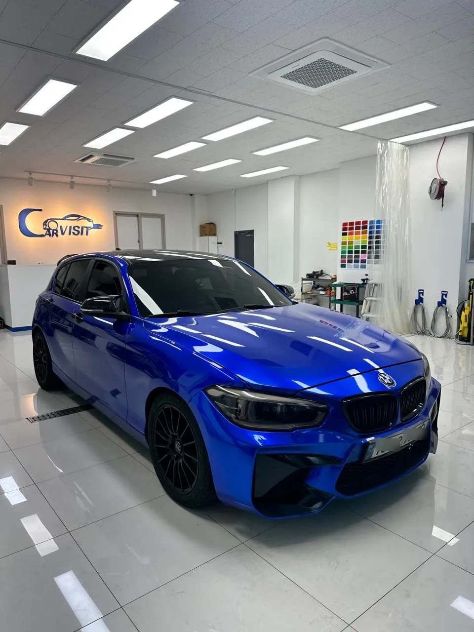 BMW 118dのカーラッピング事例|費用目安・仕上がり 施工写真 1-1