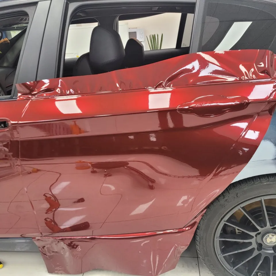 BMW 118dのカーラッピング事例|費用目安・仕上がり 施工写真 1-2