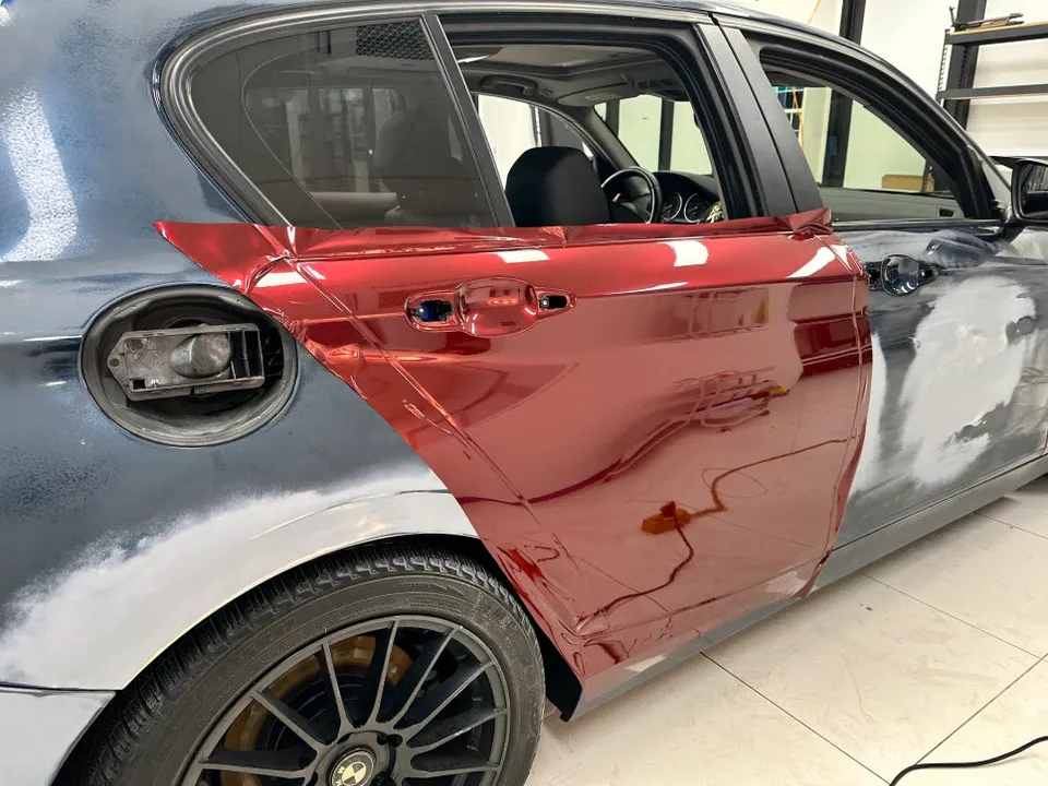 BMW 118dのカーラッピング事例|費用目安・仕上がり 施工写真 2-2