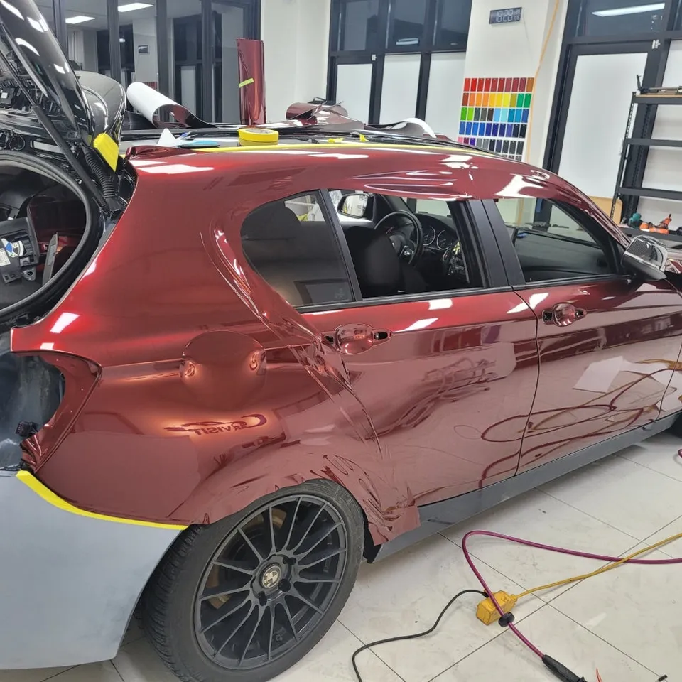 BMW 118dのカーラッピング事例|費用目安・仕上がり 施工写真 2-3