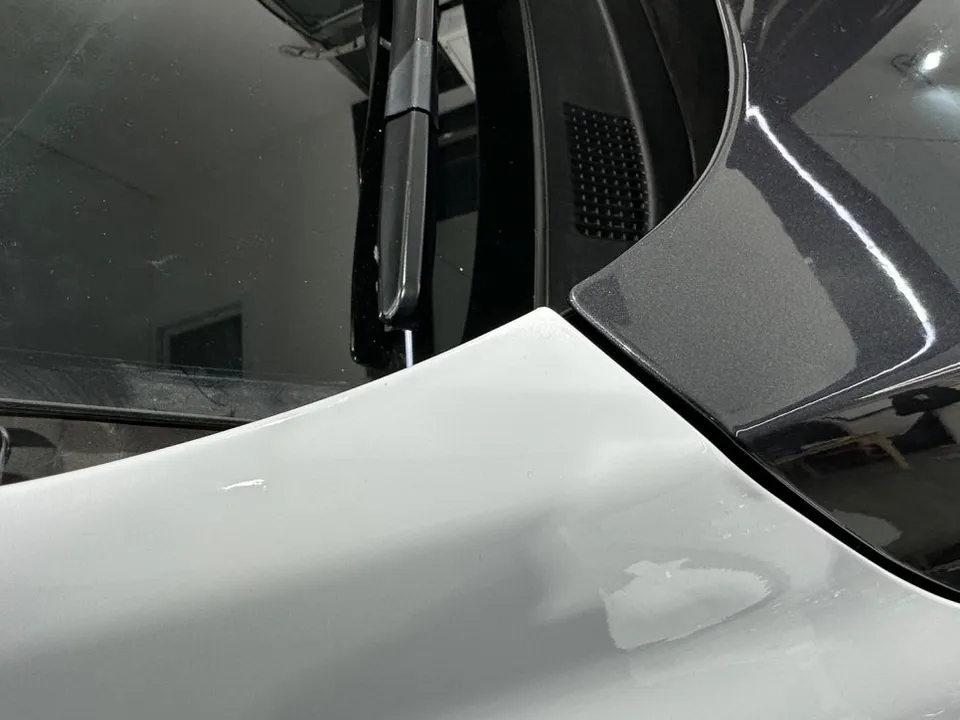 Kia K7 YGのカーラッピング事例|高光沢ホワイトの仕上がり 施工写真 1-3