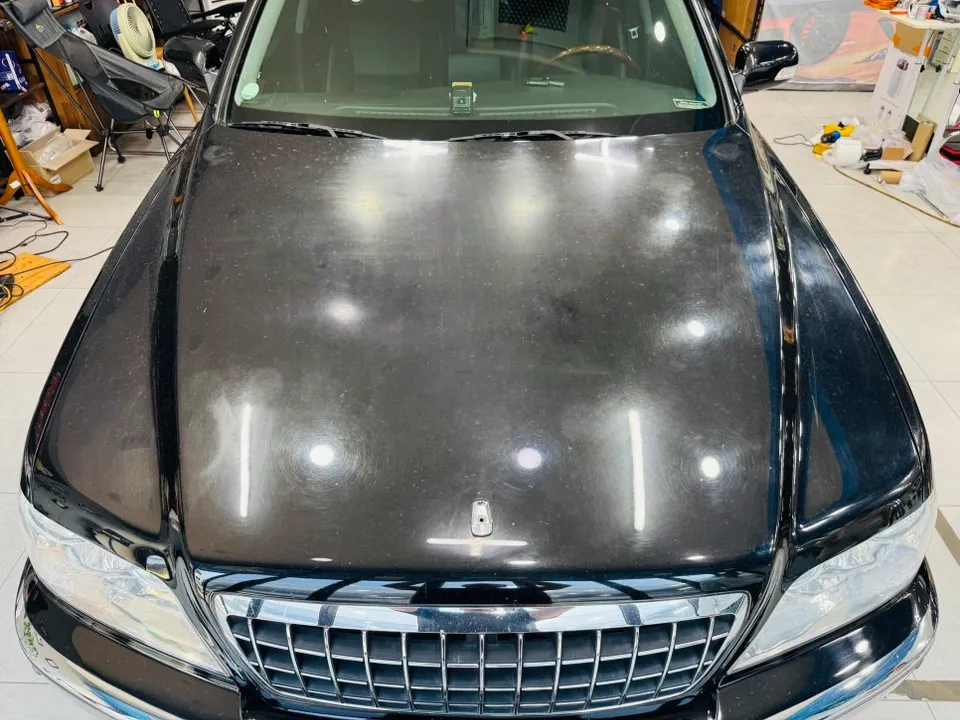 Hyundai Equusのカーラッピング事例|光沢ブラックで高級感アップ 施工写真 2-1