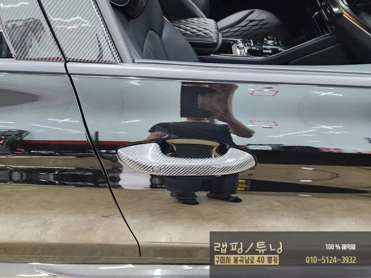 Kia K5 DL3のカーラッピング事例|クローム除去とカーボン調ドアキャッチ交換 施工写真 3-2