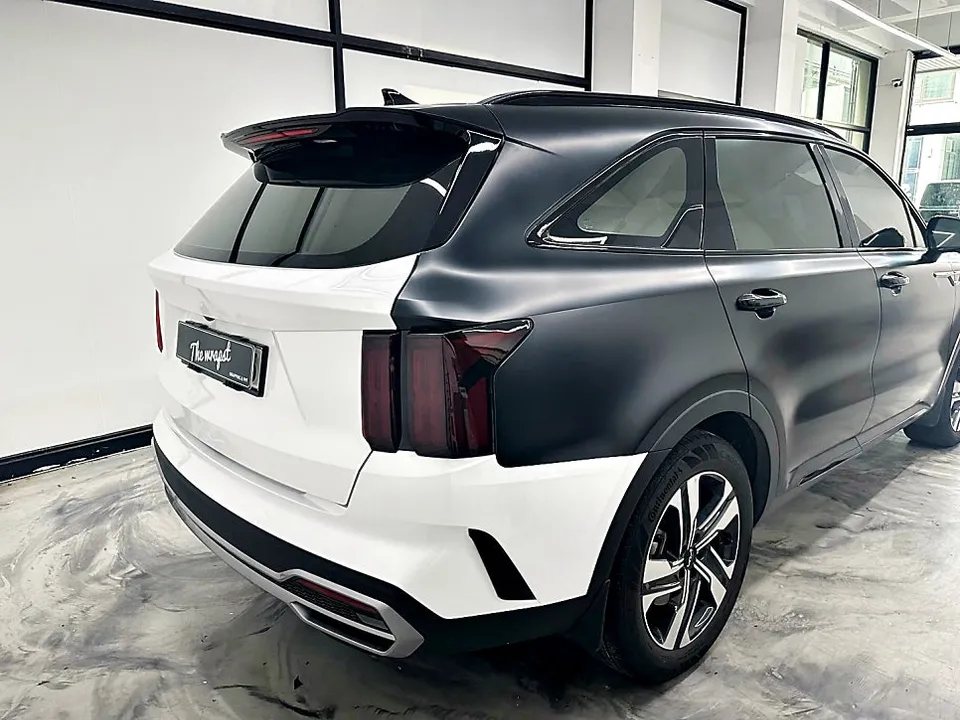 Kia Sorento MQ4のカーラッピング事例|サテンダークグレー 施工写真 2-1