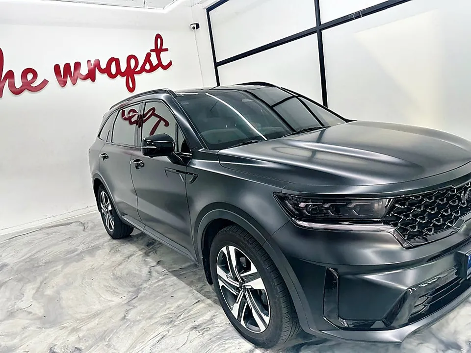 Kia Sorento MQ4のカーラッピング事例|サテンダークグレー 施工写真 2-2