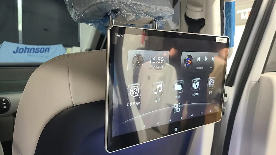 Hyundai Palisade LX3 oem options - Hyundai Palisade LX3 Rear Seat Monitor Installation Review photo 4