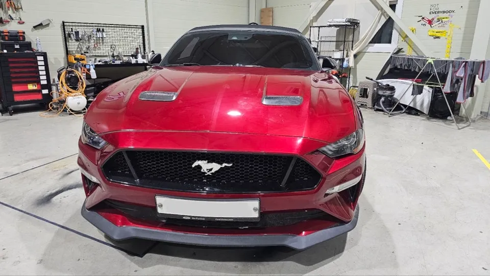 Ford Mustangのカーラッピング事例|3Mサテンブラック 施工写真 2-2