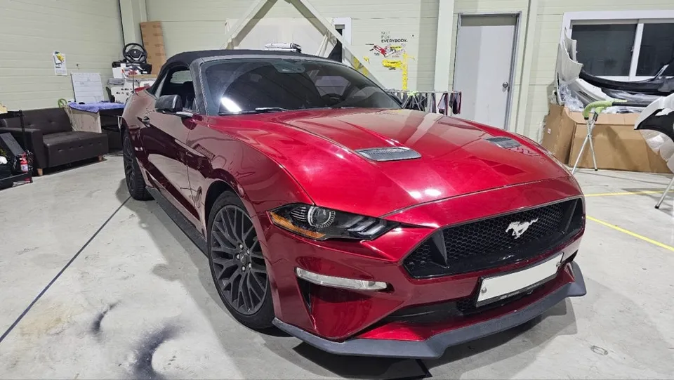 Ford Mustangのカーラッピング事例|3Mサテンブラック 施工写真 3-2