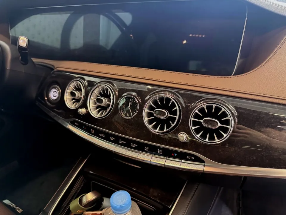 メルセデス・ベンツ Sクラス W222のカーラッピング事例|費用目安・仕上がり 施工写真 2-1