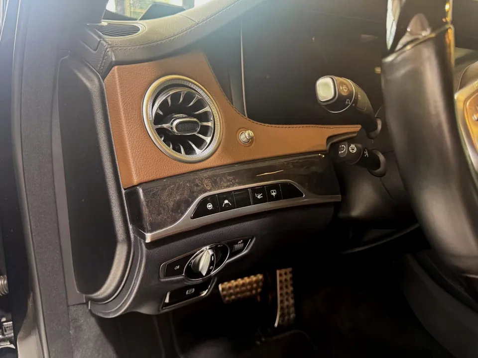 メルセデス・ベンツ Sクラス W222のカーラッピング事例|費用目安・仕上がり 施工写真 2-2