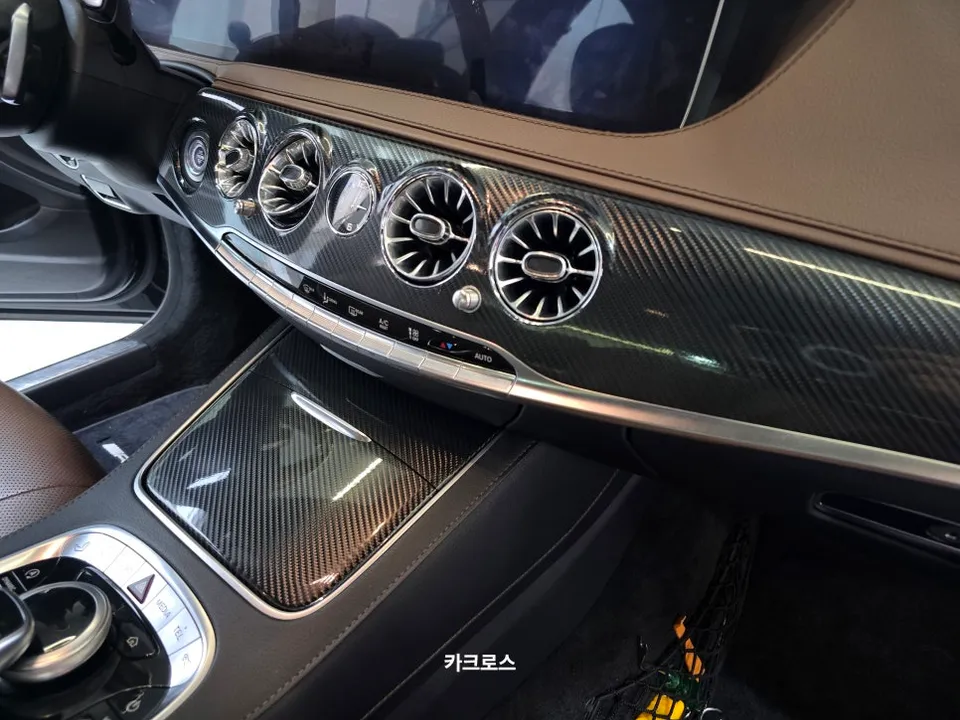 メルセデス・ベンツ Sクラス W222のカーラッピング事例|費用目安・仕上がり 施工写真 3-3