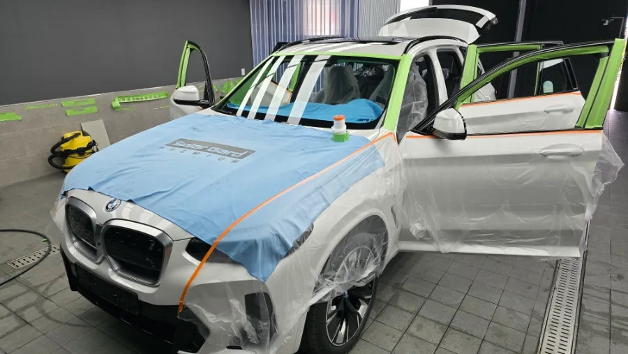 BMW iX3のカーフィルム施工事例 施工写真 3-1