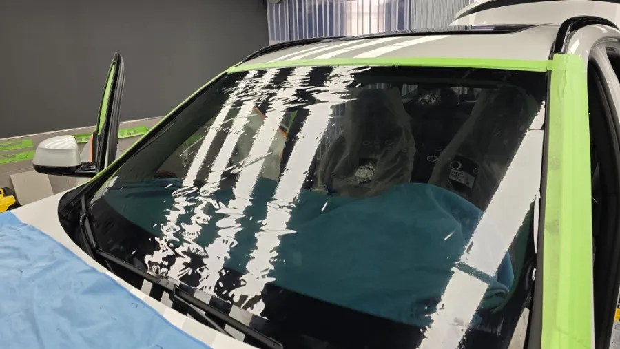 BMW iX3のカーフィルム施工事例 施工写真 1-2