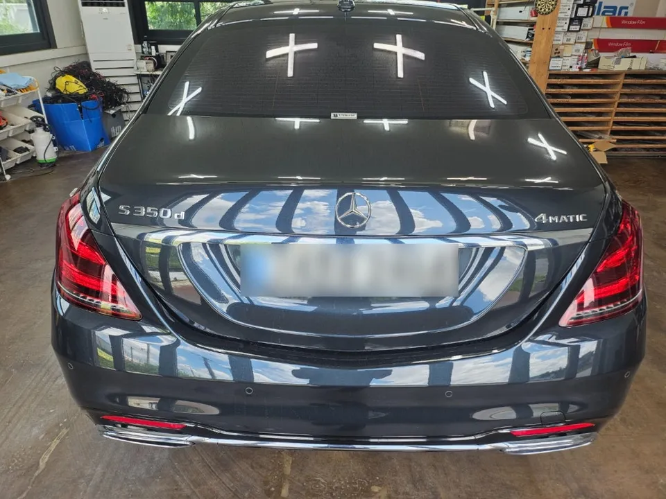 Mercedes-Benz S-Class W222 ambient lighting installation result