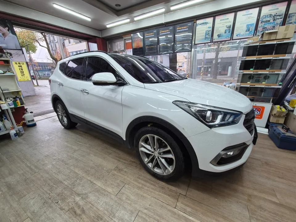 Hyundai Santa Feのカーフィルム施工事例｜費用目安と仕上がり 施工写真 1-1