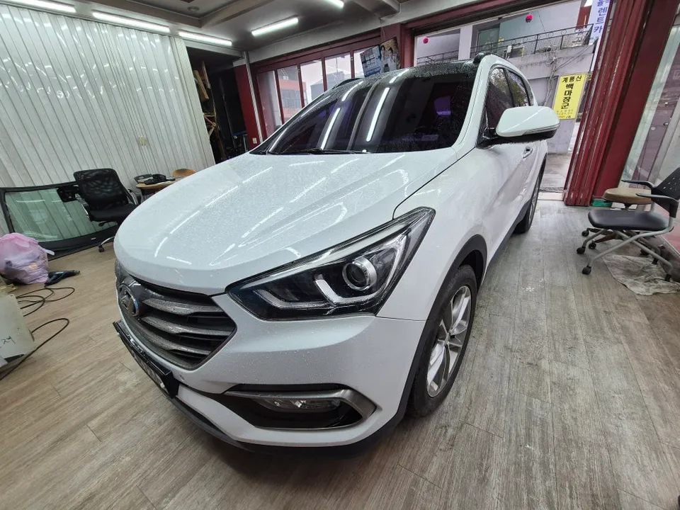 Hyundai Santa Feのカーフィルム施工事例｜費用目安と仕上がり 施工写真 2-1