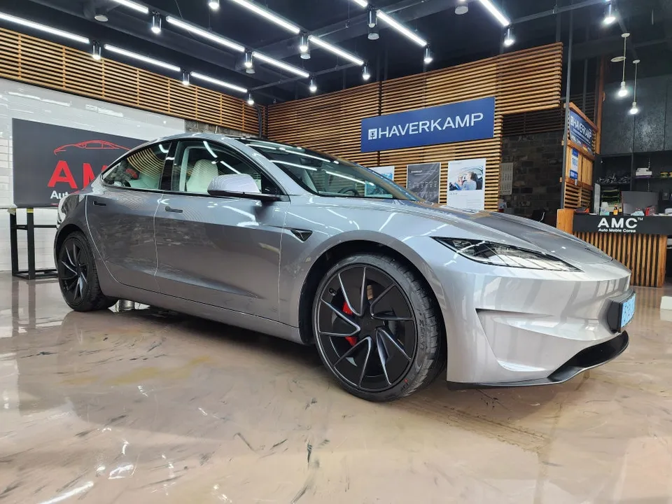 Tesla Model 3 PPF施工事例|費用目安と仕上がり 施工写真 3-1