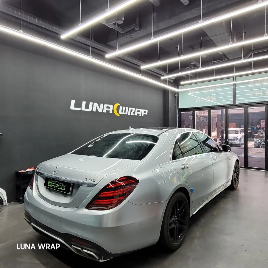 W222 Sクラスのカーラッピング事例|グロスブラックへの変貌 施工写真 2-1