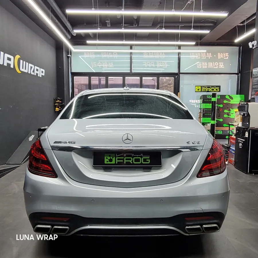 W222 Sクラスのカーラッピング事例|グロスブラックへの変貌 施工写真 3-1