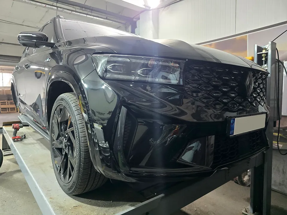 Renault Grand Koleosのホイールリペア・塗装事例 施工写真 2-1