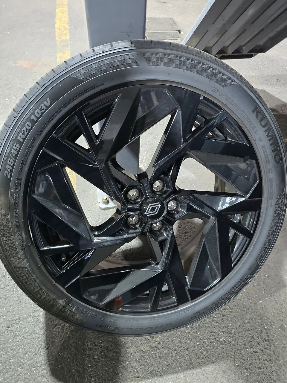 Renault Grand Koleosのホイールリペア・塗装事例 施工写真 3-1