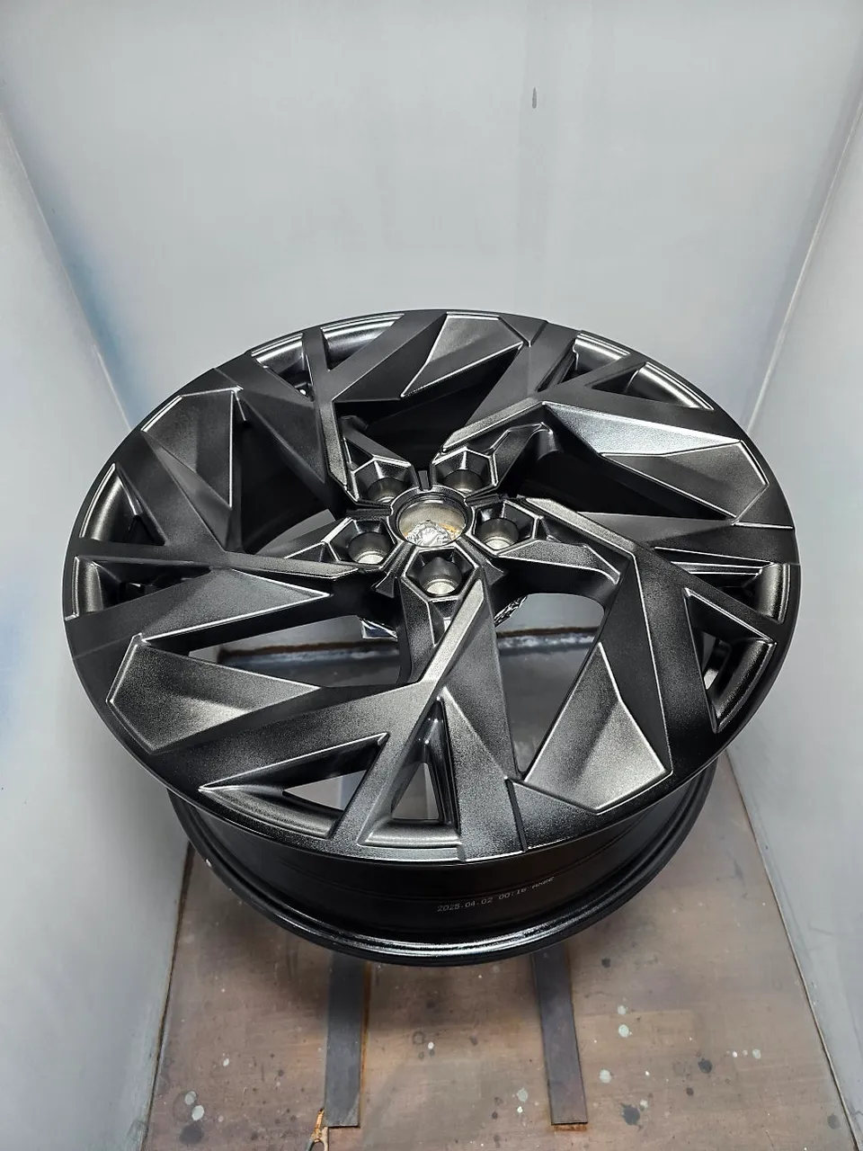Renault Grand Koleosのホイールリペア・塗装事例 施工写真 1-2