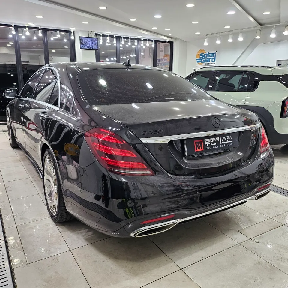 メルセデス・ベンツ Sクラス W223のカーラッピング事例 施工写真 4-1