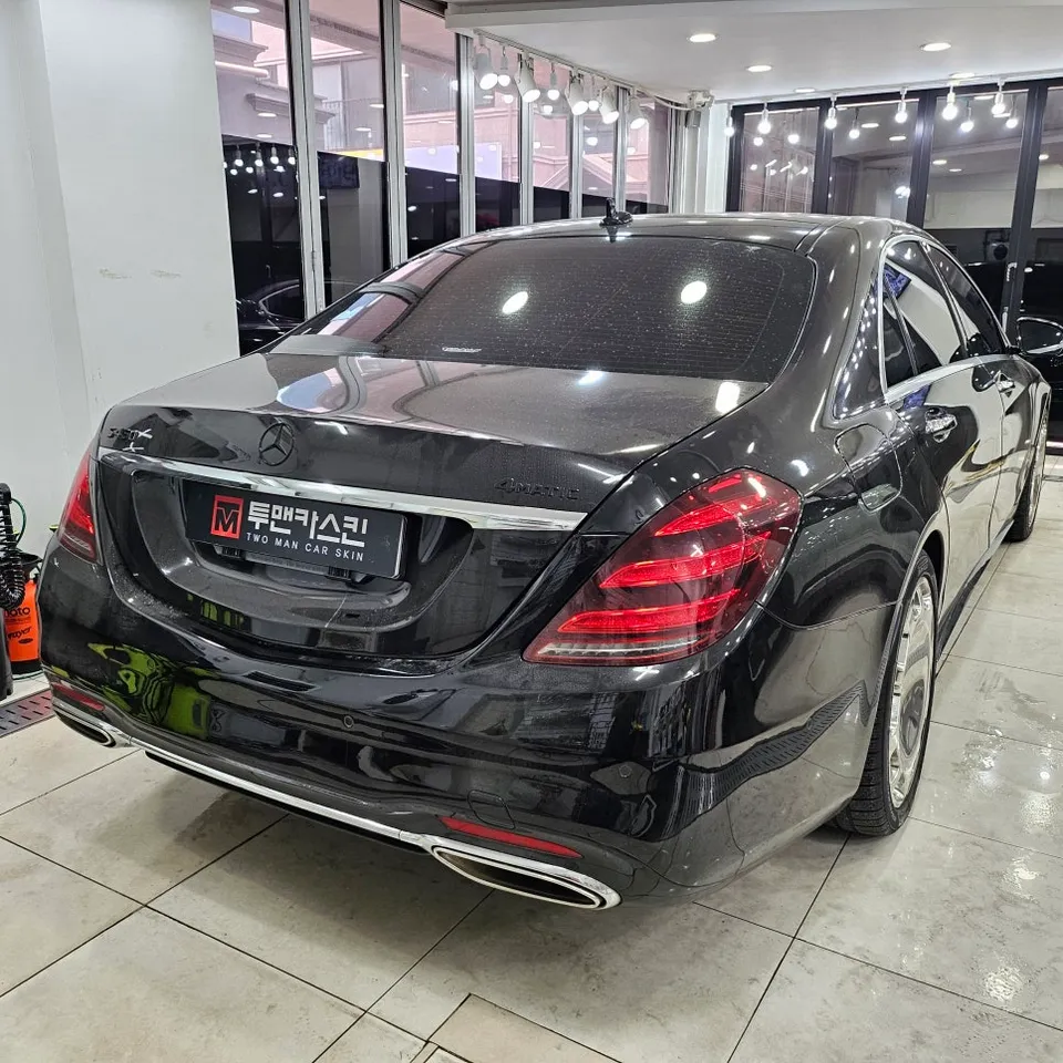 メルセデス・ベンツ Sクラス W223のカーラッピング事例 施工写真 1-2