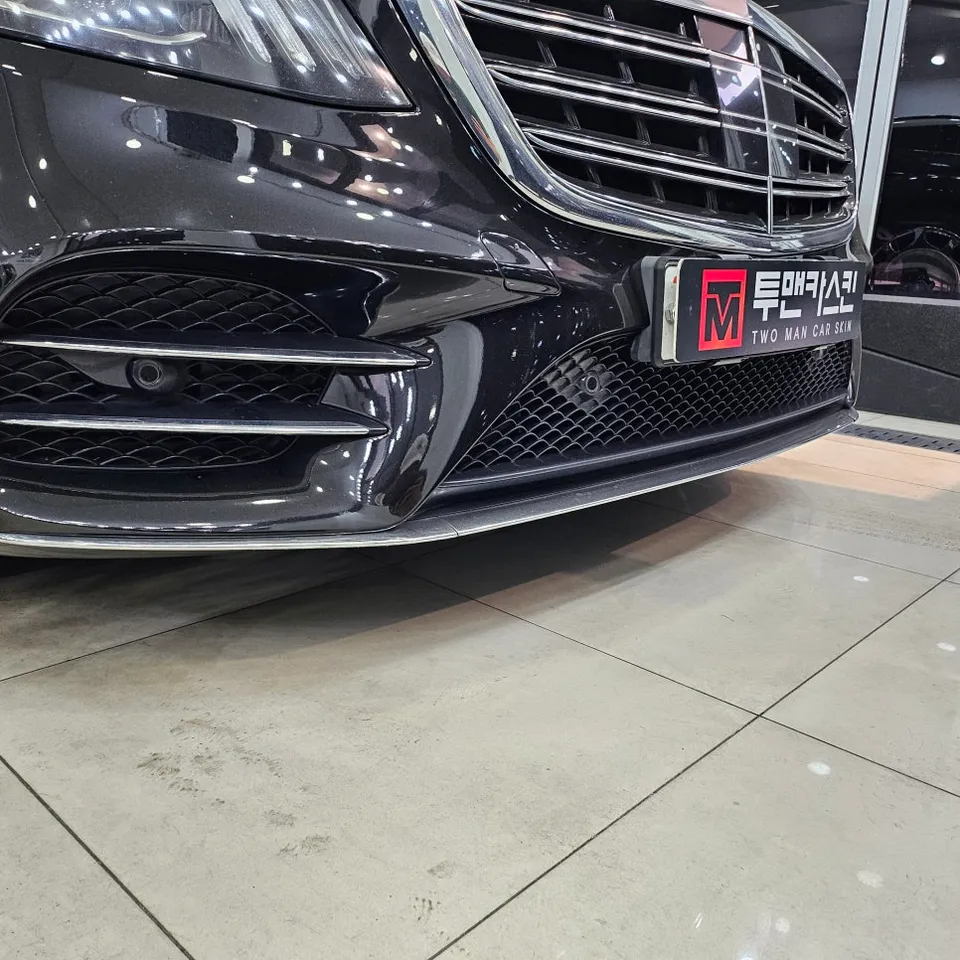メルセデス・ベンツ Sクラス W223のカーラッピング事例 施工写真 3-2
