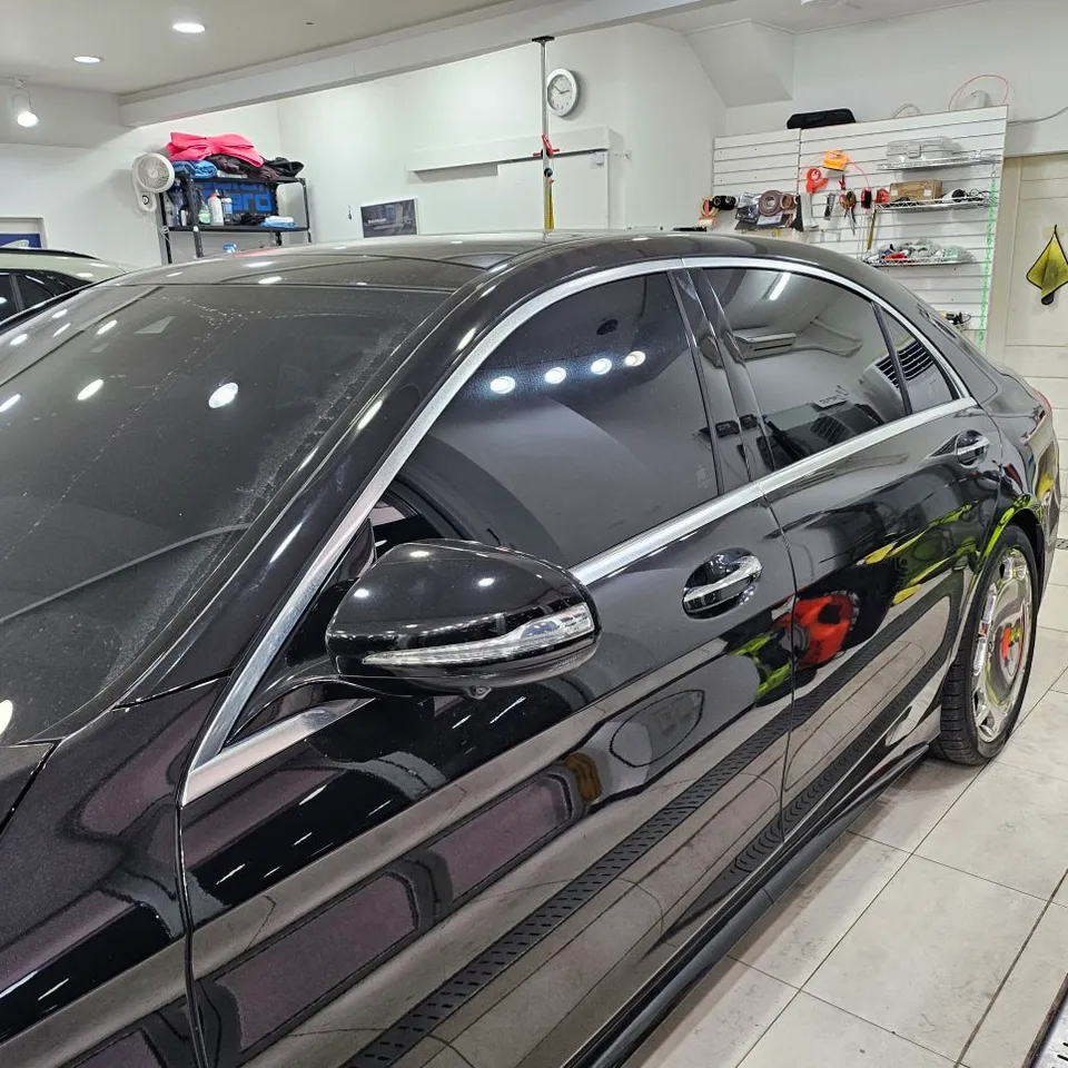 メルセデス・ベンツ Sクラス W223のカーラッピング事例 施工写真 4-2