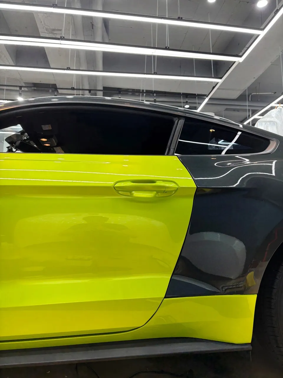 Ford Mustangのカーラッピング事例｜費用目安・仕上がり 施工写真 2-3