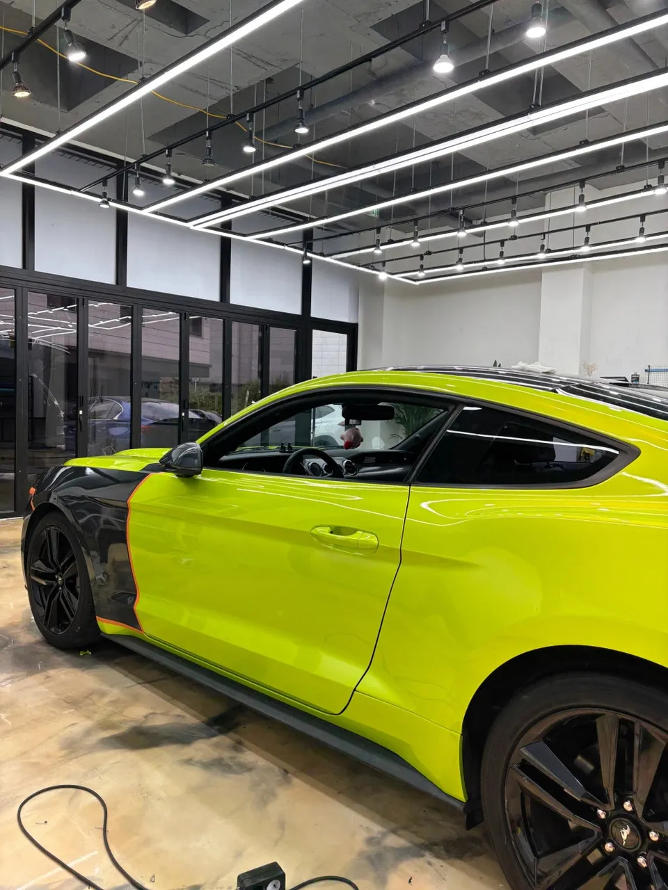 Ford Mustangのカーラッピング事例｜費用目安・仕上がり 施工写真 3-3