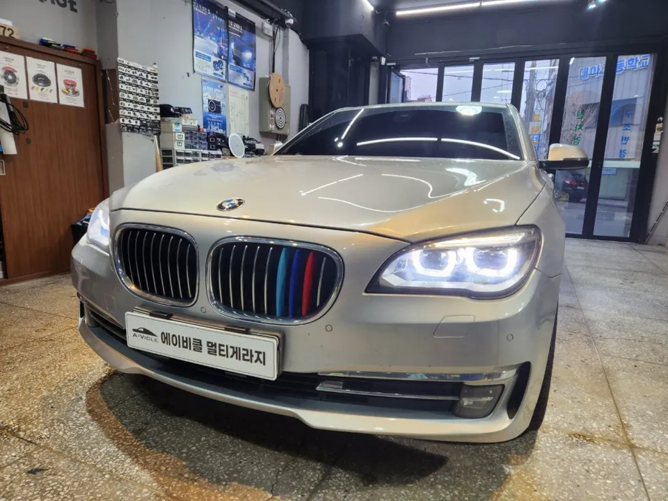 BMW 7 Series Ambient Lighting Review: Enhanced Interior Mood
