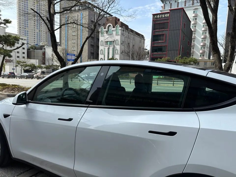Tesla Model Yのカーフィルム施工事例｜費用目安・仕上がり 施工写真 1-2