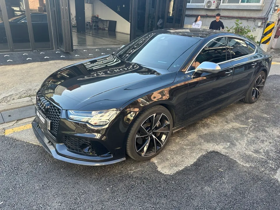 Audi A7のカーラッピング事例：クローム除去と室内カスタム 写真