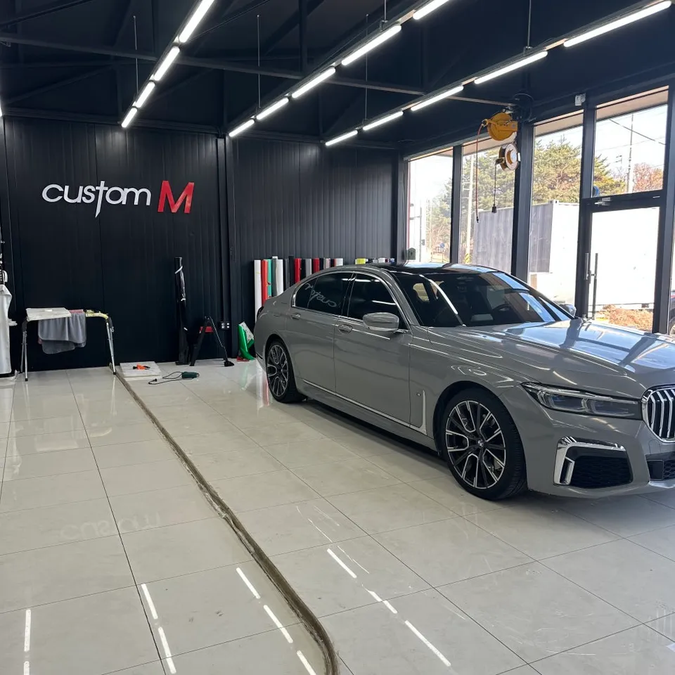 BMW 7 Series G11/G12 カーラッピング事例|高光沢ホワイト 施工写真 2-1