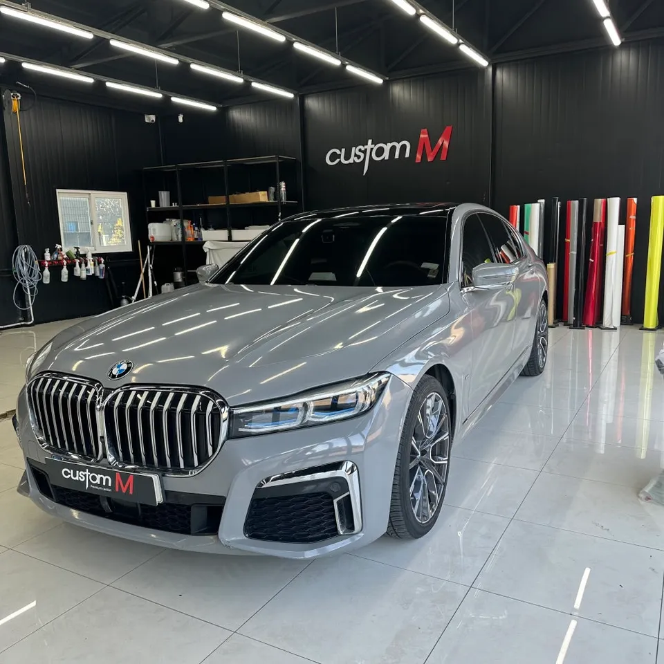 BMW 7 Series G11/G12 カーラッピング事例|高光沢ホワイト 施工写真 3-1