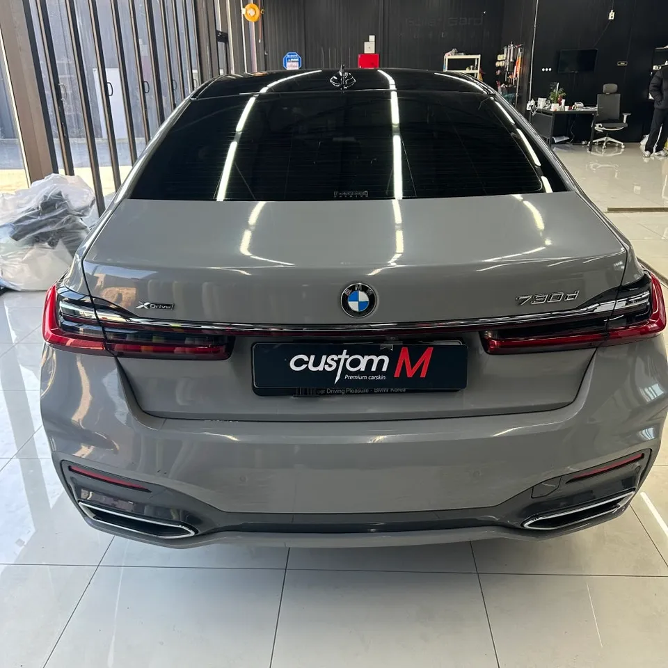 BMW 7 Series G11/G12 カーラッピング事例|高光沢ホワイト 施工写真 2-2