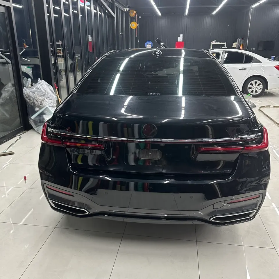BMW 7 Series G11/G12 カーラッピング事例|高光沢ホワイト 施工写真 3-2