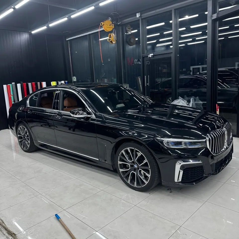 BMW 7 Series G11/G12 カーラッピング事例|高光沢ホワイト 施工写真 2-3