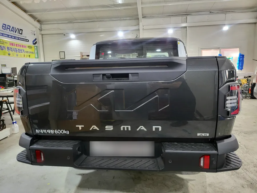 Kia Tasmanのカーフィルム施工事例:費用目安と仕上がり 施工写真 1-2