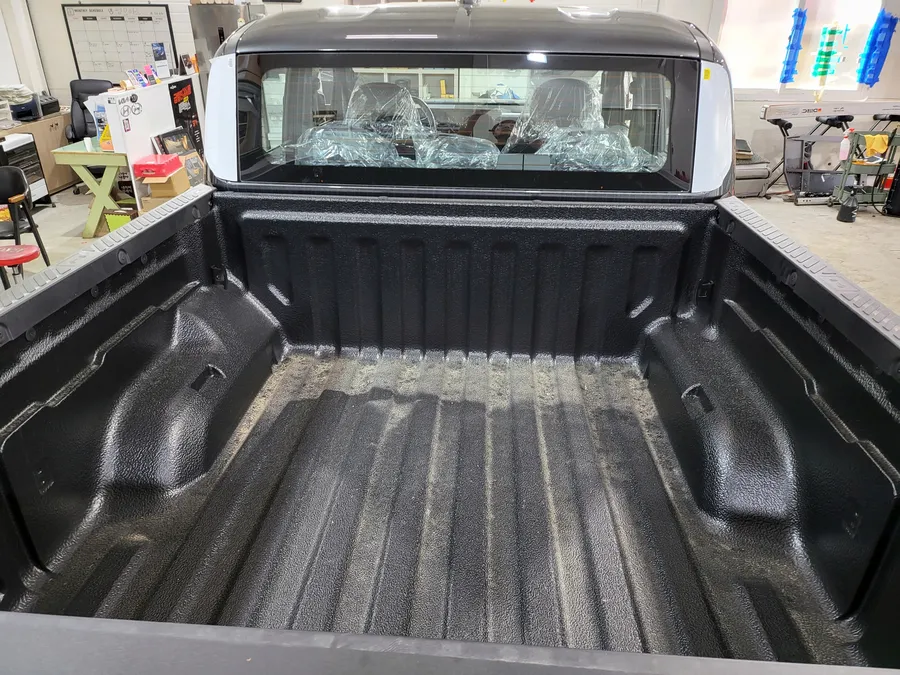 Kia Tasmanのカーフィルム施工事例:費用目安と仕上がり 施工写真 2-2