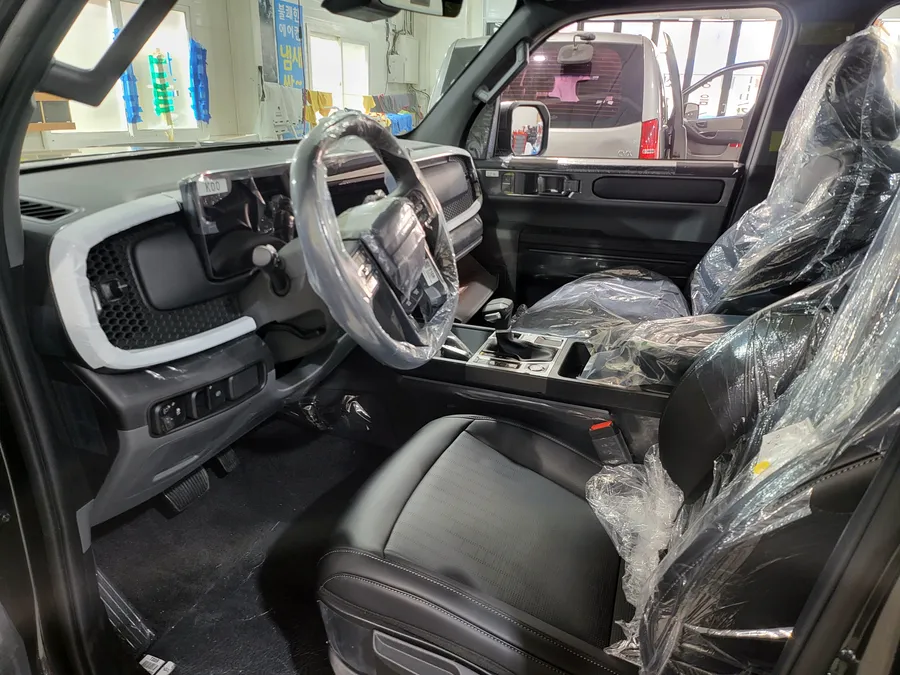 Kia Tasmanのカーフィルム施工事例:費用目安と仕上がり 施工写真 1-3