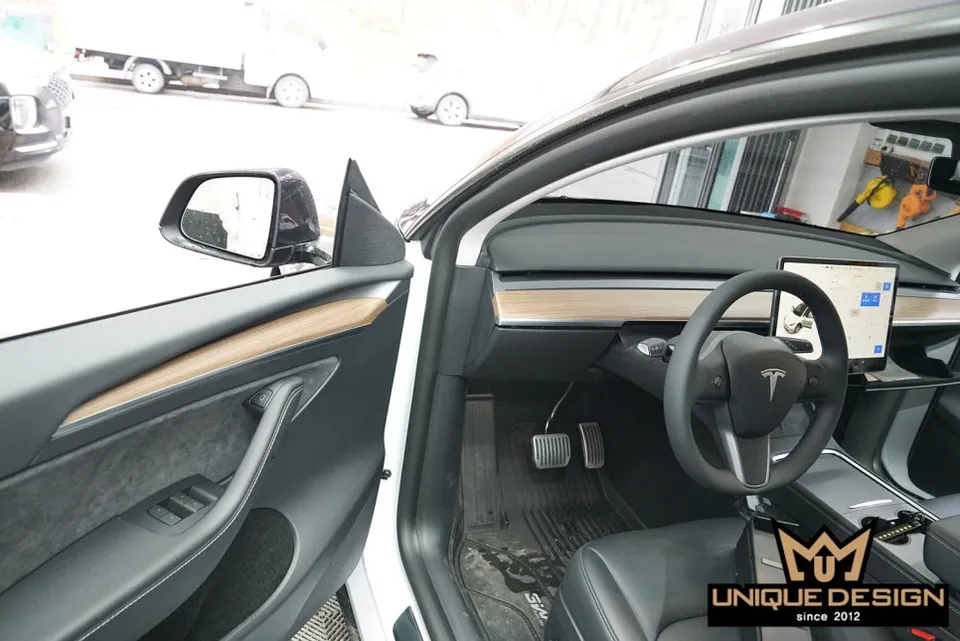 Tesla Model Y vinyl wrap - Tesla Model Y Vinyl Wrap Review — Interior Wood Delete photo 3