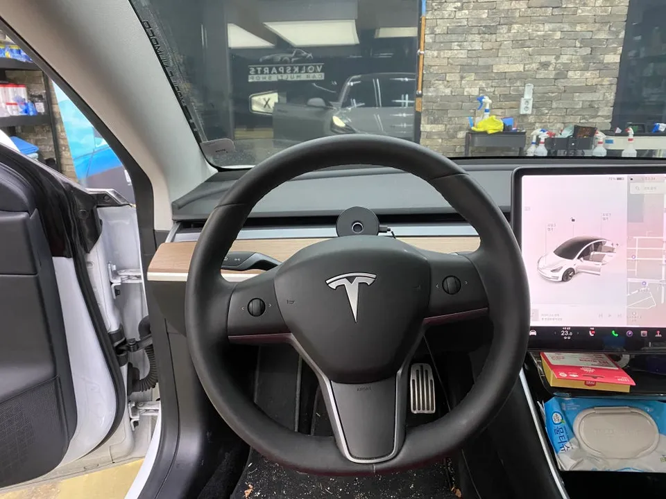 Tesla Model 3 steering wheel - Tesla Model 3 Custom Steering Wheel Upgrade Review photo 3