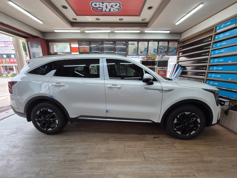 Kia Sorentoのカーフィルム施工事例|費用目安と仕上がり 施工写真 3-1