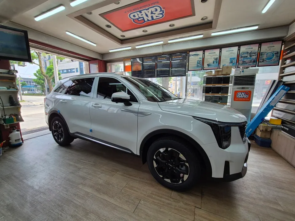 Kia Sorentoのカーフィルム施工事例|費用目安と仕上がり 施工写真 1-2